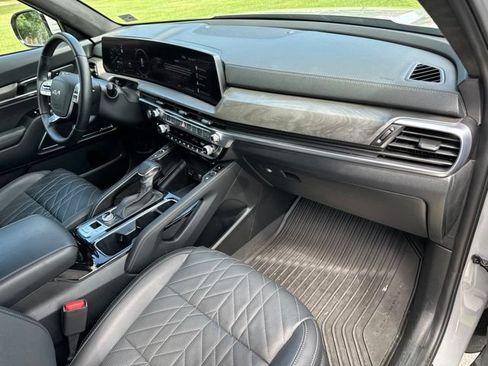 Certified 2025 Kia Telluride SX Prestige X-Line AWD/4WD image 11