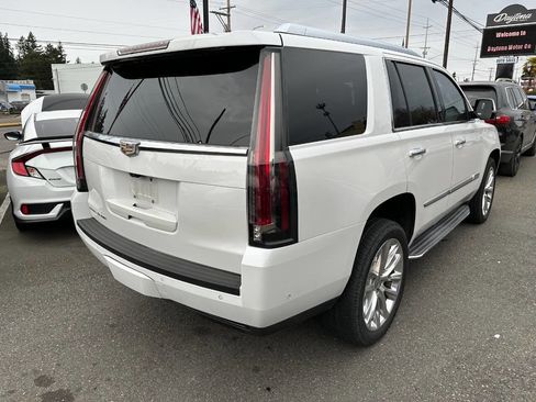 Used 2018 Cadillac Escalade Luxury image 3