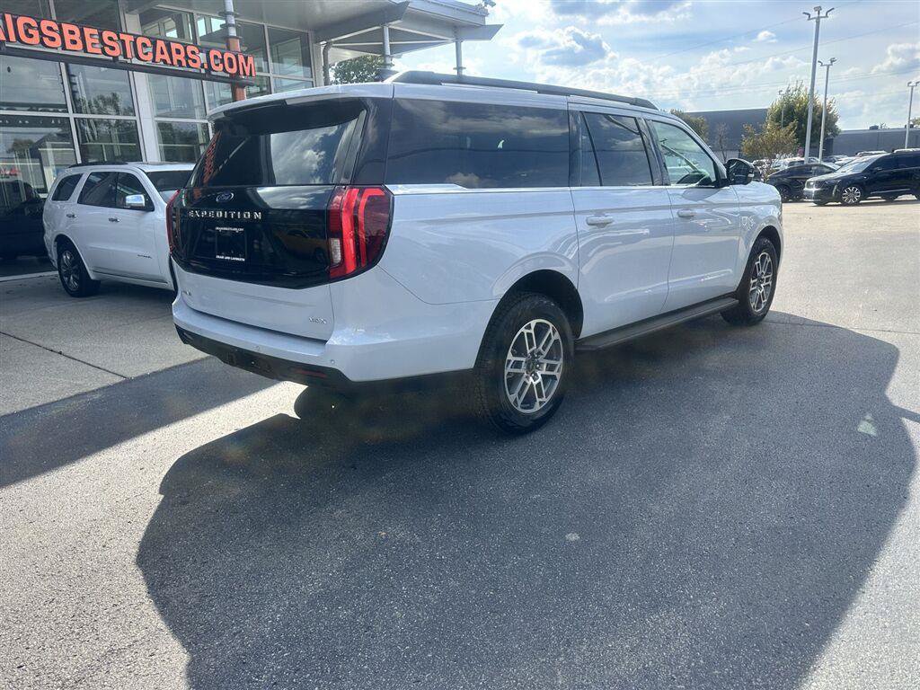 Used 2025 Ford Expedition Max Active AWD/4WD image 3