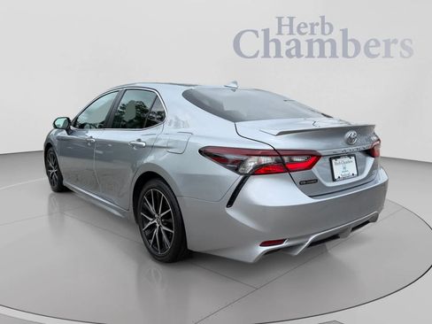 Used 2024 Toyota Camry SE FWD image 3