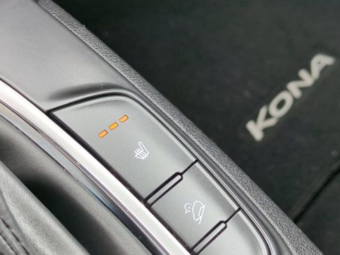 Used 2020 Hyundai Kona Limited FWD image 37