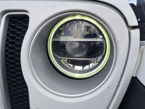 Used 2019 Jeep Wrangler Unlimited Sahara image 10