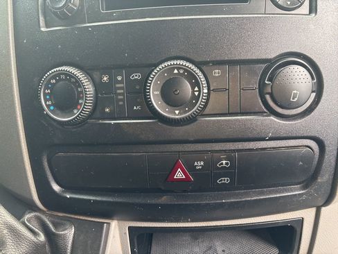 Used 2016 Mercedes-Benz Sprinter 2500 image 34