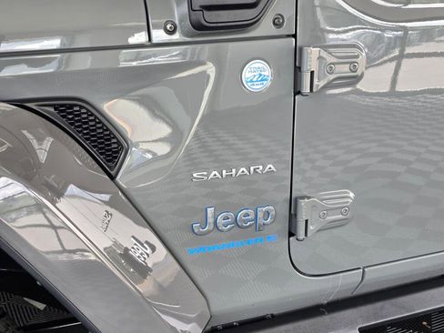 Used 2023 Jeep Wrangler Unlimited Sahara AWD/4WD image 12