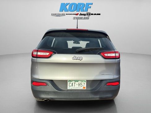 Used 2016 Jeep Cherokee Sport image 6