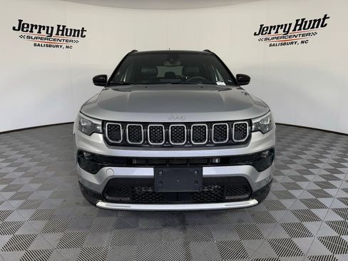 Used 2023 Jeep Compass Limited w/ Elite Group AWD/4WD image 5