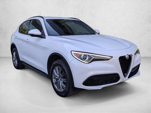 Used 2022 Alfa Romeo Stelvio Sprint image 3
