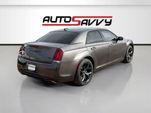 Used 2022 Chrysler 300 Touring w/ Sport Appearance Package RWD image 7