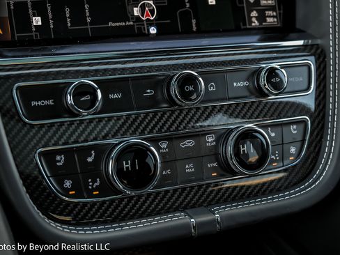 Used 2024 Bentley Bentayga image 49