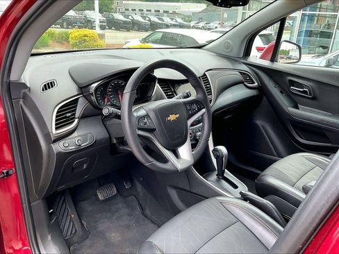 Used 2018 Chevrolet Trax LT w/ LT Convenience Package AWD/4WD image 8