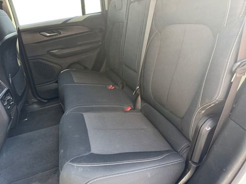 Used 2023 Jeep Grand Cherokee Laredo image 13