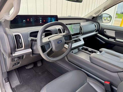 Certified 2025 Ford Expedition Active AWD/4WD image 10