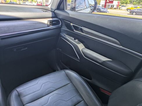 Used 2022 Kia Telluride SX w/ SX Prestige Package AWD/4WD image 17