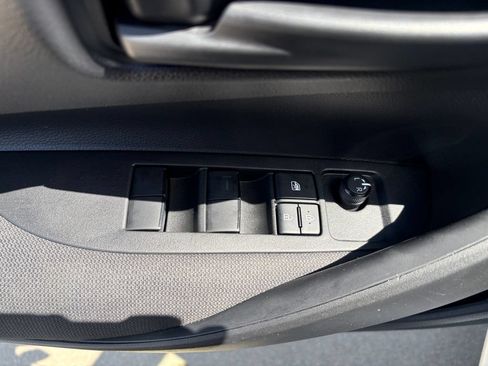 Used 2022 Toyota Corolla LE FWD image 19