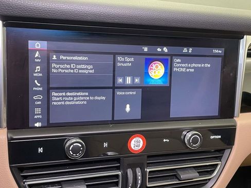 Certified 2025 Porsche Macan AWD/4WD image 29