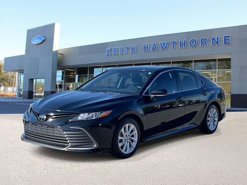Used 2023 Toyota Camry LE w/ Convenience Package FWD image 3
