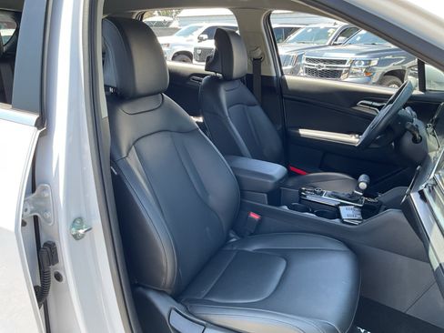 Used 2025 Kia Sportage EX FWD image 19