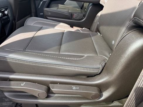 Used 2021 GMC Yukon Denali w/ Denali Premium Package image 18