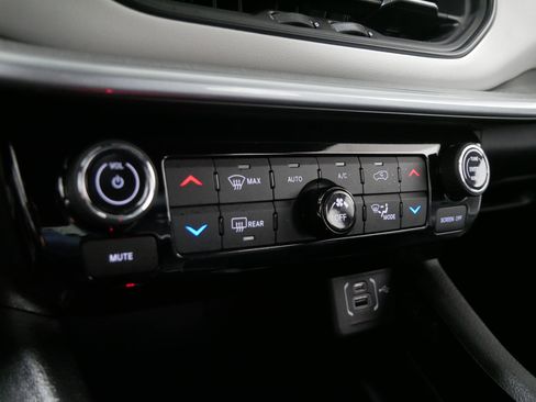 Used 2024 Jeep Compass Limited image 23