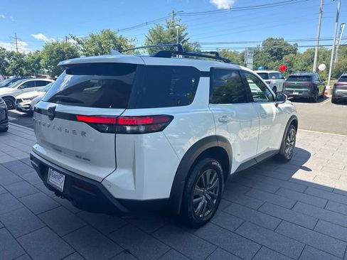 Used 2023 Nissan Pathfinder SV w/ SV Premium Package AWD/4WD image 8