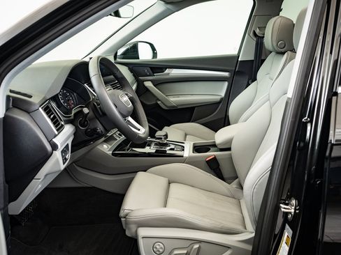 Used 2024 Audi Q5 2.0T Premium w/ Convenience Package image 19