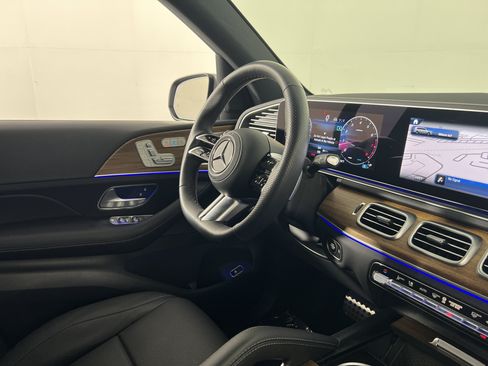 Certified 2025 Mercedes-Benz GLS 450 4MATIC image 10