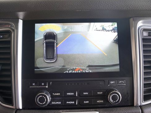 Used 2018 Porsche Macan AWD/4WD image 20