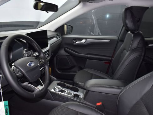 New 2025 Ford Escape SE image 12