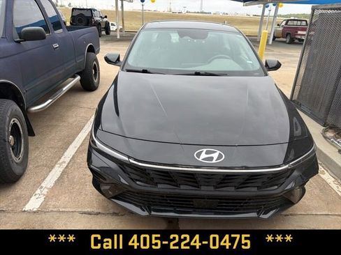 Used 2025 Hyundai Elantra SEL FWD image 6