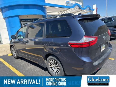 Used 2018 Toyota Sienna XLE w/ XLE Navigation Package image 4