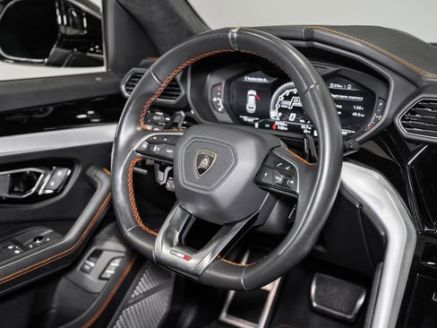 Used 2020 Lamborghini Urus image 31