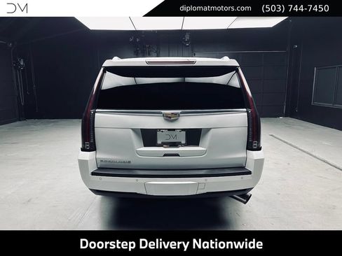 Used 2017 Cadillac Escalade ESV Platinum AWD/4WD image 6