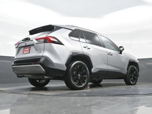 Used 2024 Toyota RAV4 SE AWD/4WD image 32