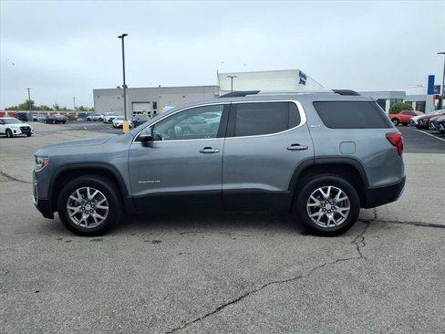 Used 2021 GMC Acadia SLT w/ Technology Package FWD image 3