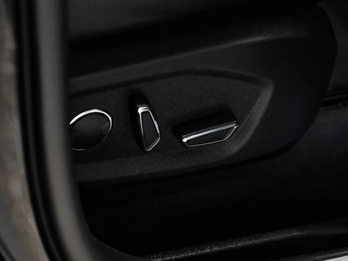 Used 2019 Ford Edge Titanium image 36