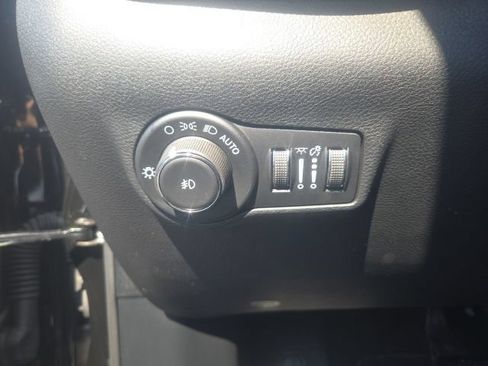Used 2025 Jeep Compass Limited w/ Sun & Sound Group AWD/4WD image 30