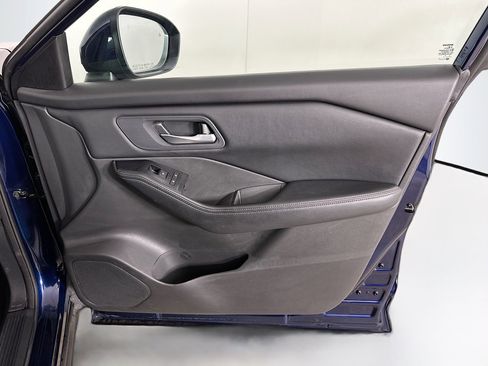 Used 2024 Nissan Rogue SV image 31