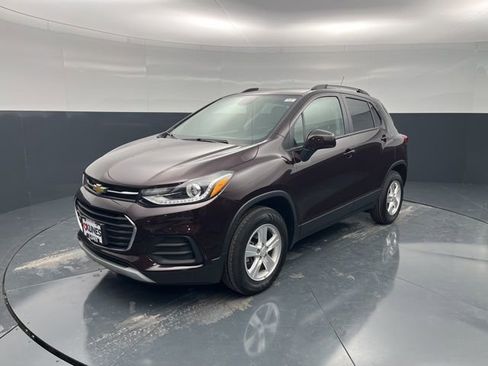 Used 2022 Chevrolet Trax LT w/ LT Convenience Package AWD/4WD image 3
