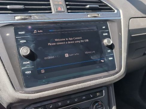 Used 2019 Volkswagen Tiguan SE image 17