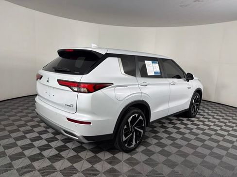 Used 2024 Mitsubishi Outlander SE AWD/4WD image 16