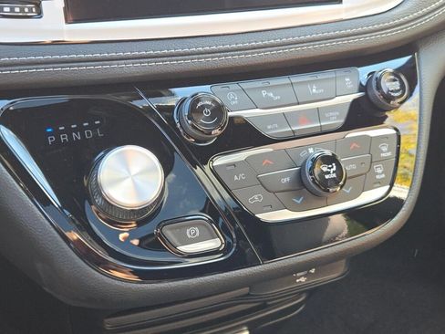 New 2026 Chrysler Pacifica Select FWD image 25