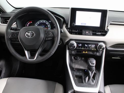 Used 2024 Toyota RAV4 XLE Premium image 8