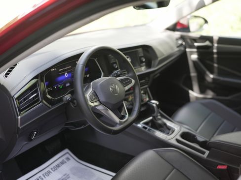 Certified 2024 Volkswagen Jetta SE w/ Panoramic Sunroof Package image 12