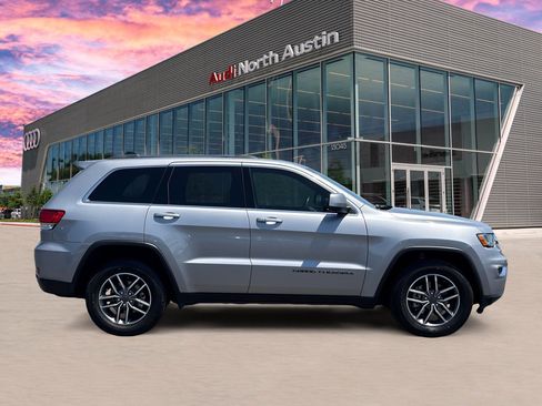 Used 2020 Jeep Grand Cherokee Laredo w/ Laredo X Package RWD image 3