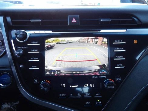 Used 2020 Toyota Camry SE w/ Sunroof Package image 28