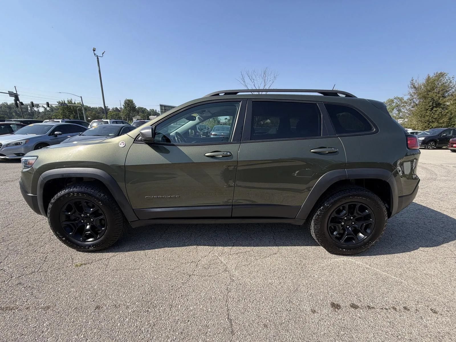 Used 2020 Jeep Cherokee Trailhawk w/ Comfort/Convenience Group AWD/4WD image 5