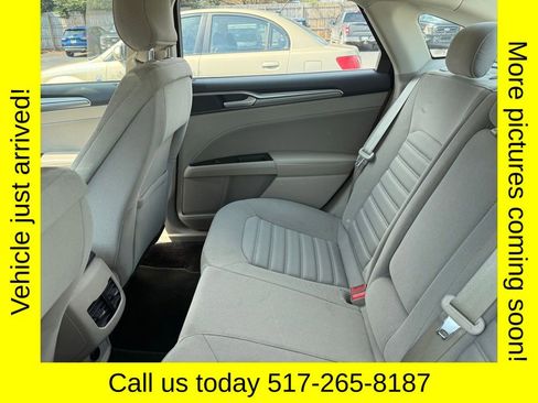 Used 2017 Ford Fusion SE image 4
