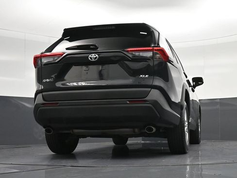 Used 2020 Toyota RAV4 XLE w/ Convenience Package FWD image 29