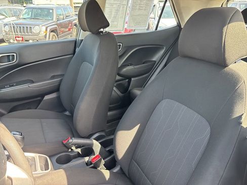Used 2020 Hyundai Venue SE FWD image 15