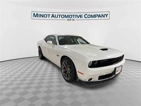 Used 2015 Dodge Challenger SRT image 2